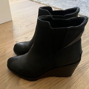 Sorel After Hours Wedge Black Leather Chelsea Boot Sz 7.5